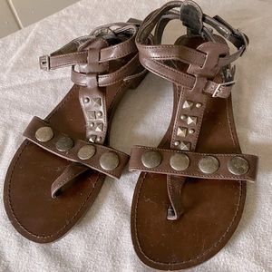 l.e.i. Studded gladiator sandals - size 8.5